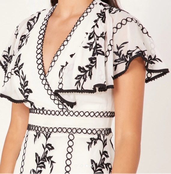 Belted Embroidered dress  new and never worn - Picture 3 of 3